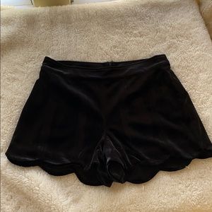 Velvet scalloped shorts